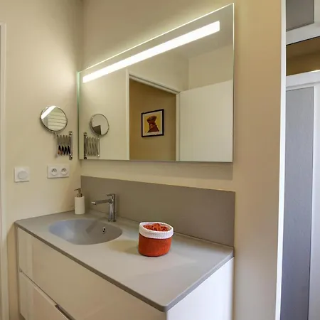 Holiday home De Charme Avec Spa, Sauna Et Jardin Privatif A - Fr-1-496-309