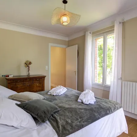 De Charme Avec Spa, Sauna Et Jardin Privatif A - Fr-1-496-309