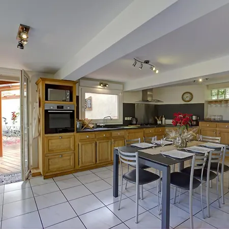 Holiday home De Charme Avec Spa, Sauna Et Jardin Privatif A - Fr-1-496-309 *