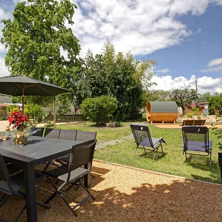 Holiday home De Charme Avec Spa, Sauna Et Jardin Privatif A - Fr-1-496-309